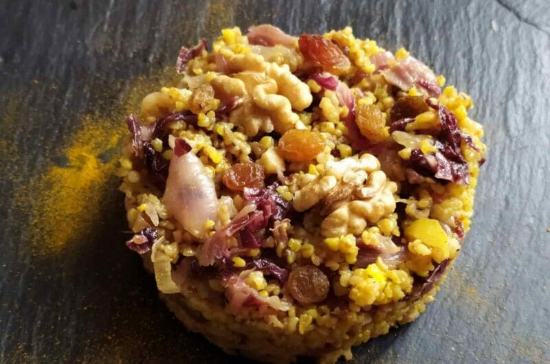 Bulgur alla curcuma con radicchio, mele e noci