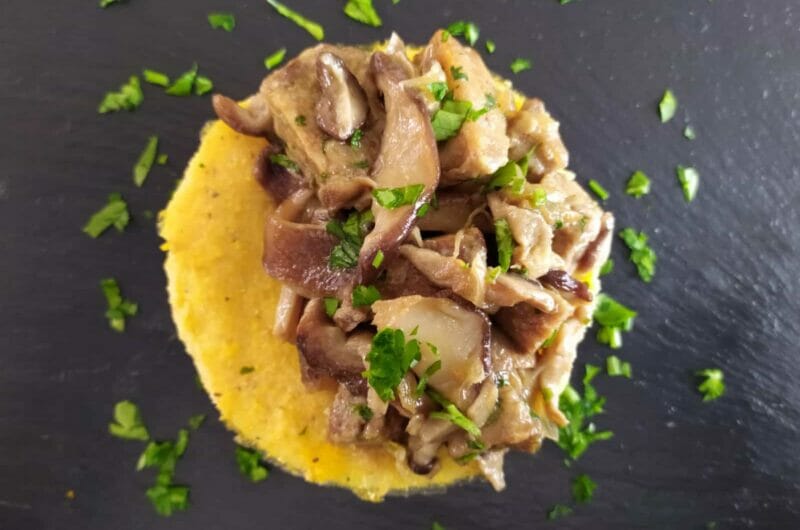 Cestini di polenta con spezzatino di seitan e funghi shiitake